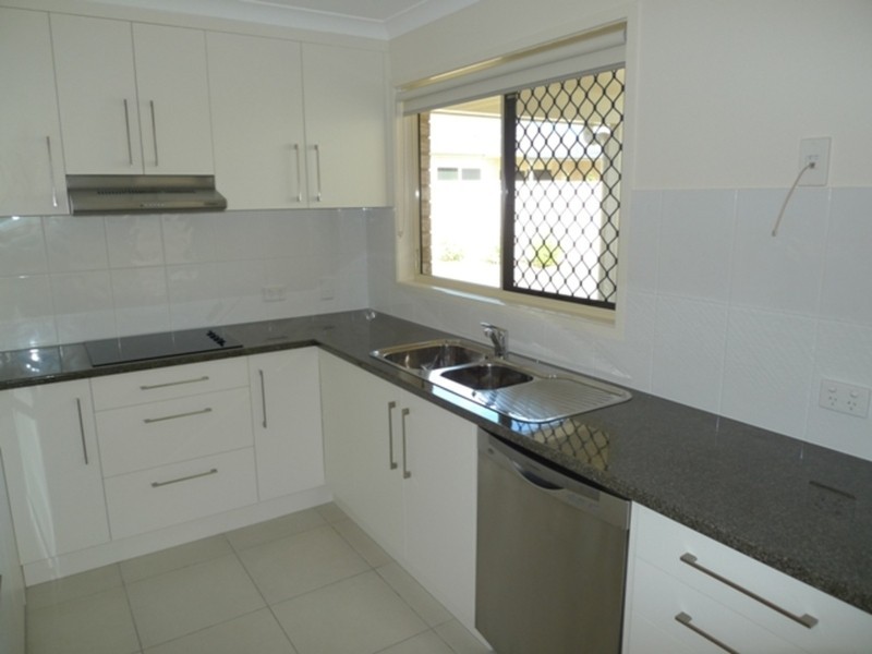 2/11 Payne Street, Millbank QLD 4670