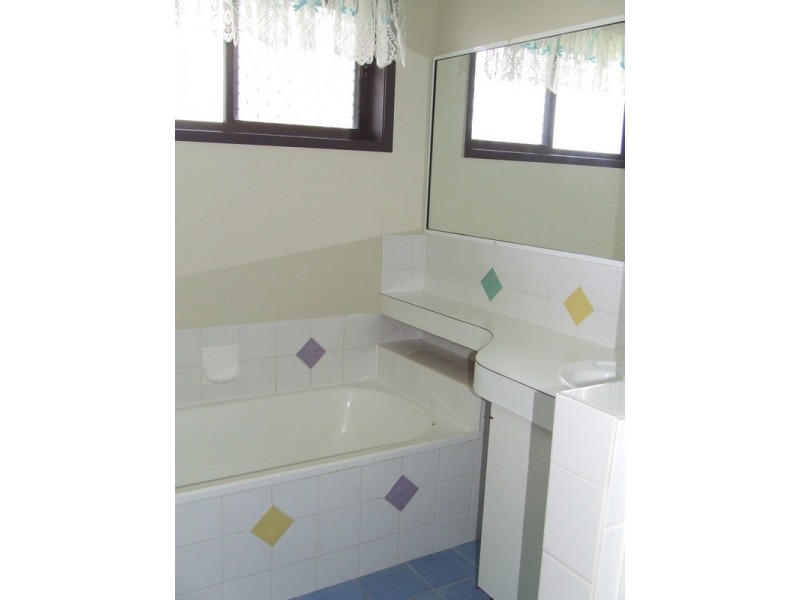 31 Central Avenue, Thabeban QLD 4670