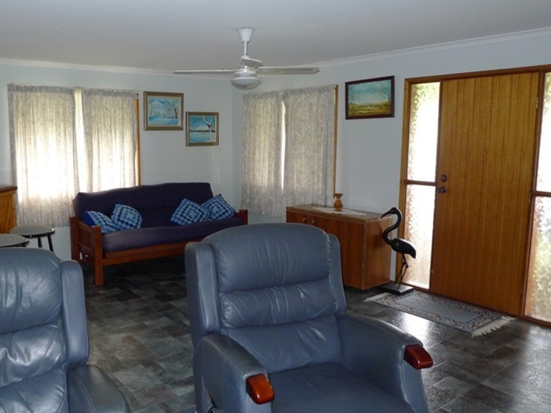 27 Mark Road, Branyan QLD 4670