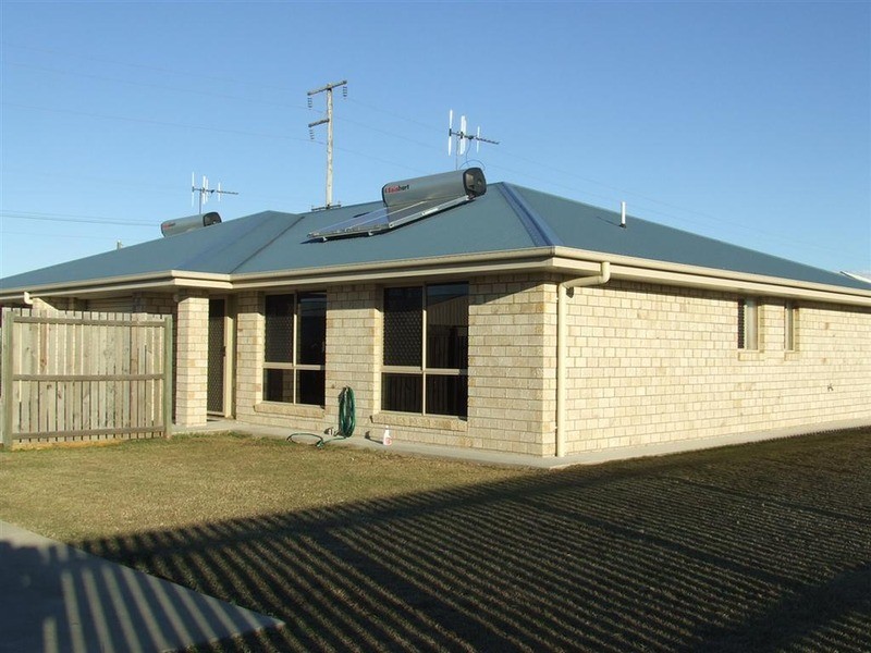 2/33 Loeskow Street, Bundaberg North QLD 4670