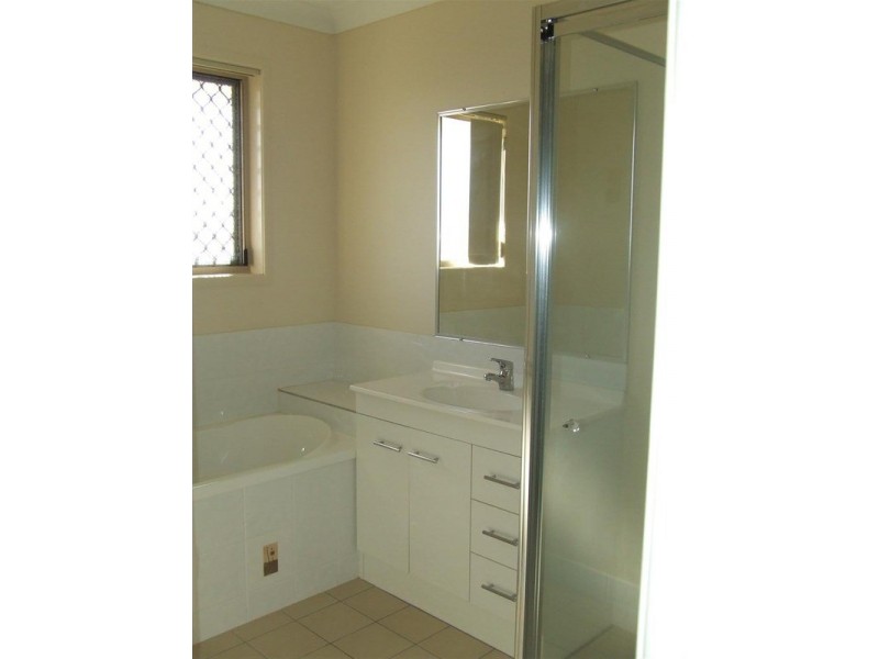 2/33 Loeskow Street, Bundaberg North QLD 4670