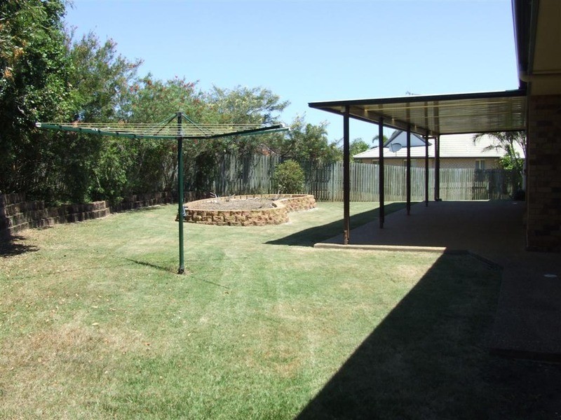 4 Bobby Place, Coral Cove QLD 4670