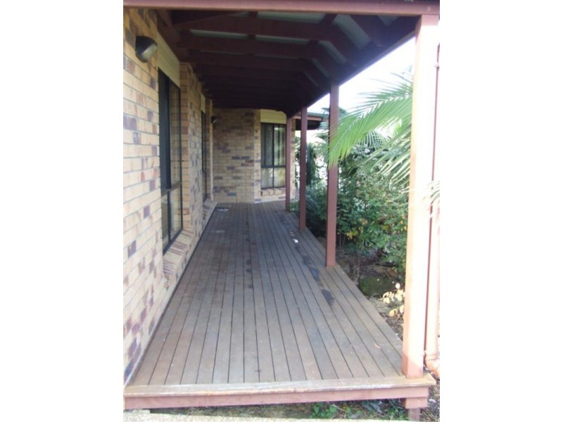 4 Bobby Place, Coral Cove QLD 4670