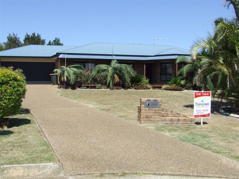 4 Bobby Place, Coral Cove QLD 4670