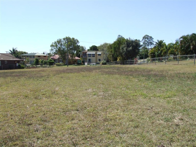 16 Linden Crescent, Qunaba QLD 4670