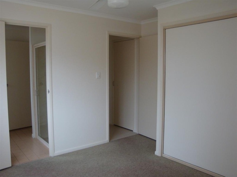 2/69 McCarthy  Street, Avenell Heights QLD 4670