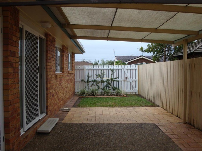 2/69 McCarthy  Street, Avenell Heights QLD 4670