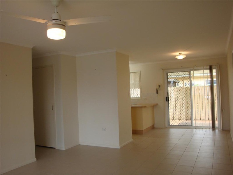 2/69 McCarthy  Street, Avenell Heights QLD 4670