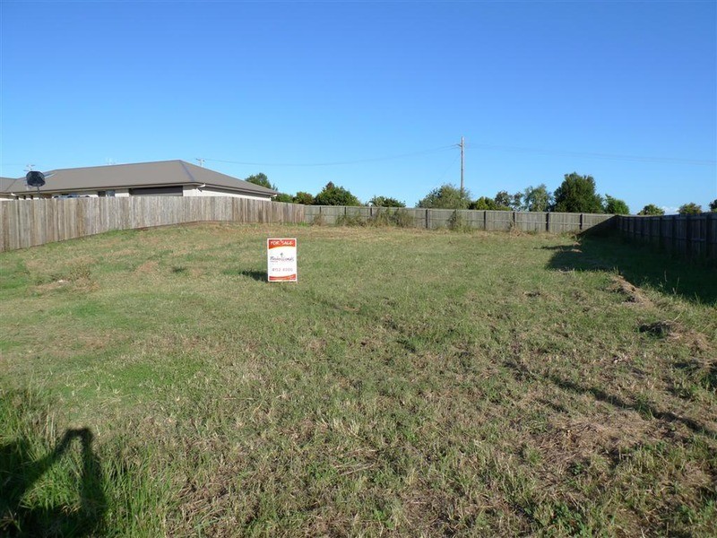 16 Gill Place, Kalkie QLD 4670