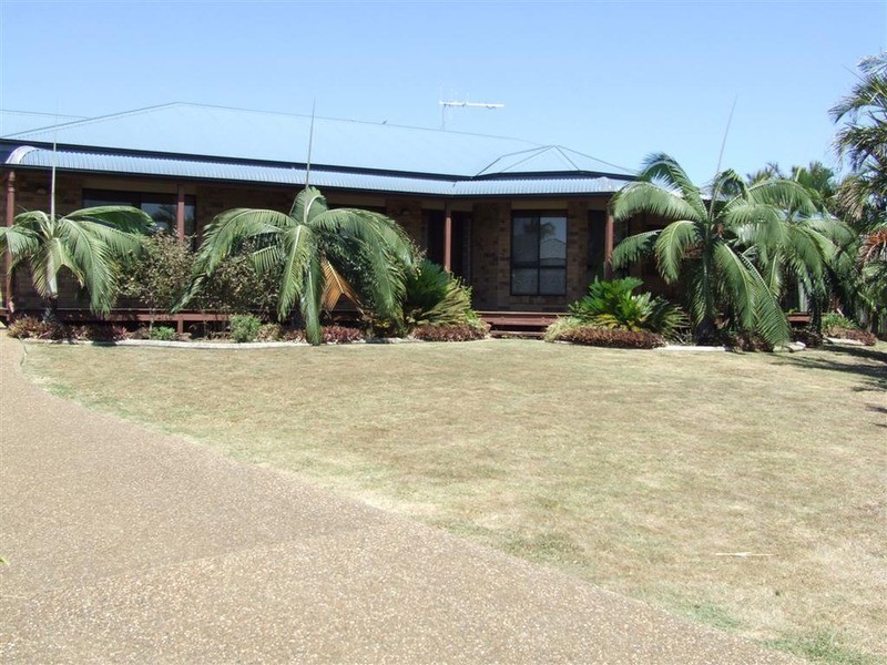 4 Bobby Place, Coral Cove QLD 4670