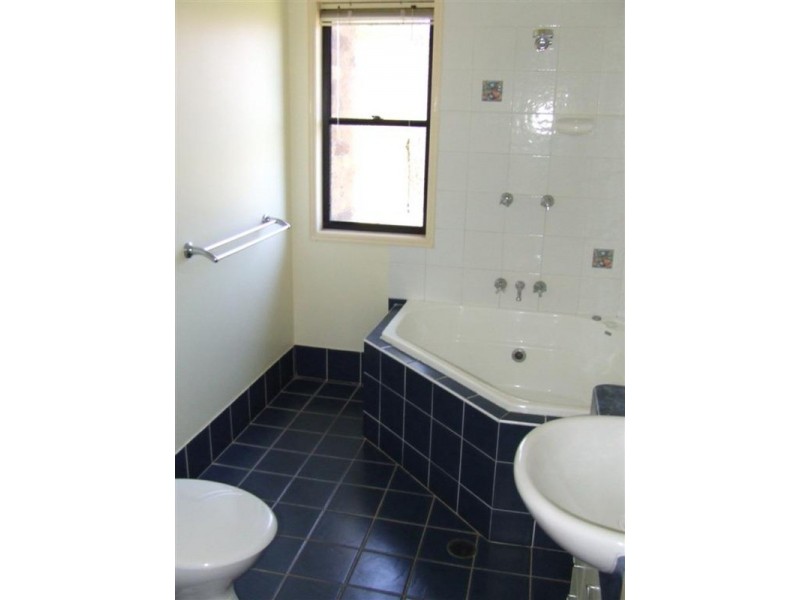 4 Bobby Place, Coral Cove QLD 4670