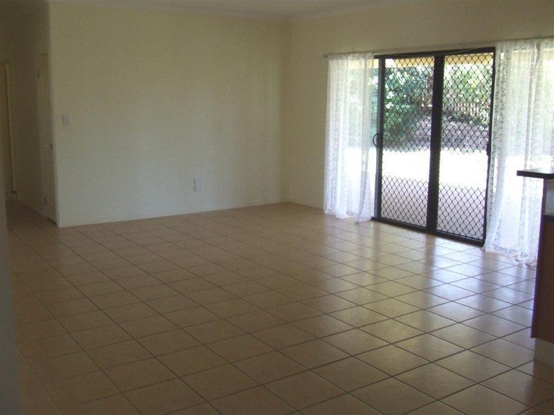4 Bobby Place, Coral Cove QLD 4670