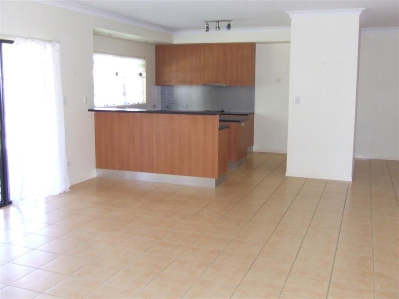 4 Bobby Place, Coral Cove QLD 4670