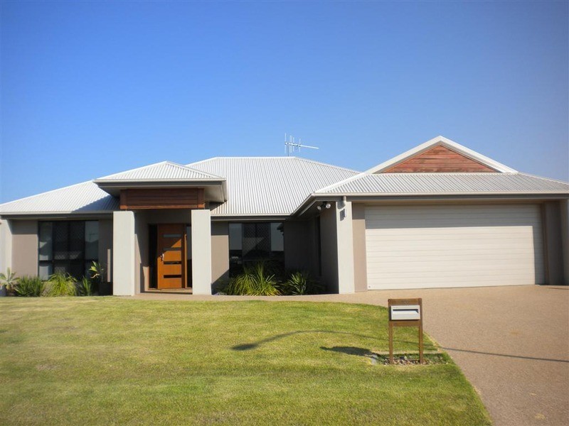 13 Leon Place, Coral Cove QLD 4670