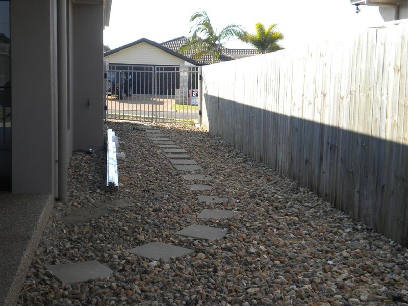 13 Leon Place, Coral Cove QLD 4670