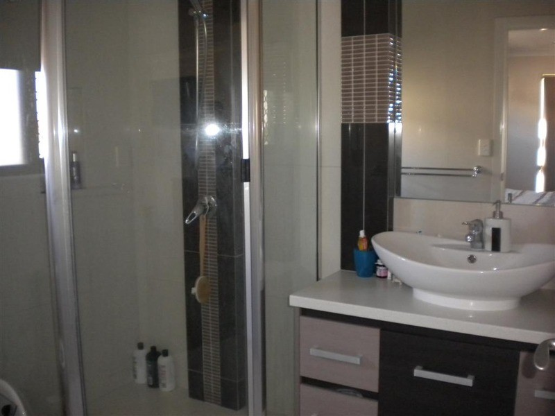 13 Leon Place, Coral Cove QLD 4670