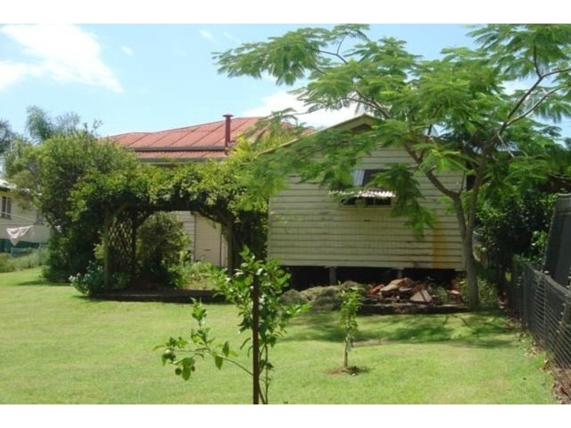 8 Macrossan Street, Childers QLD 4660