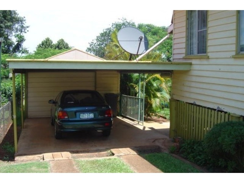 8 Macrossan Street, Childers QLD 4660