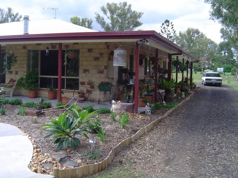 8 Whites Road, Childers QLD 4660