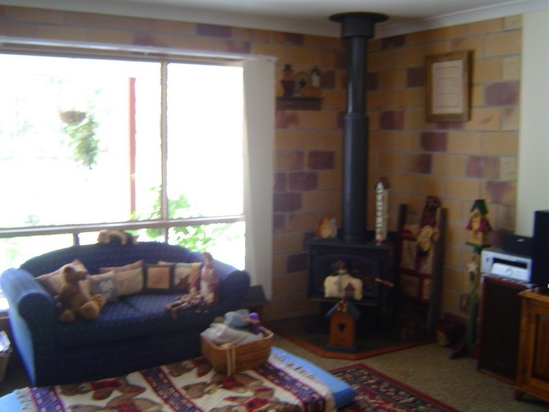 8 Whites Road, Childers QLD 4660