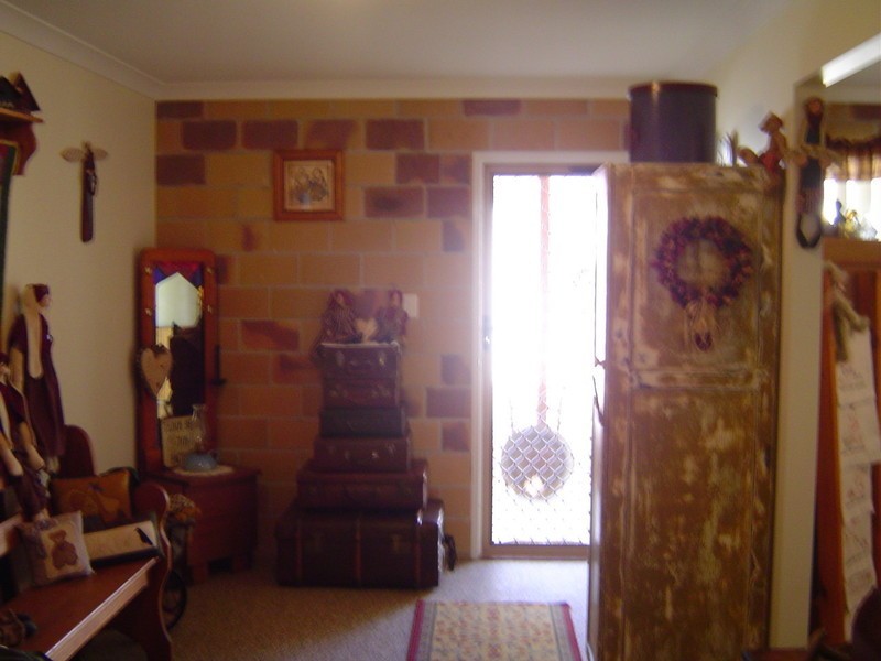 8 Whites Road, Childers QLD 4660