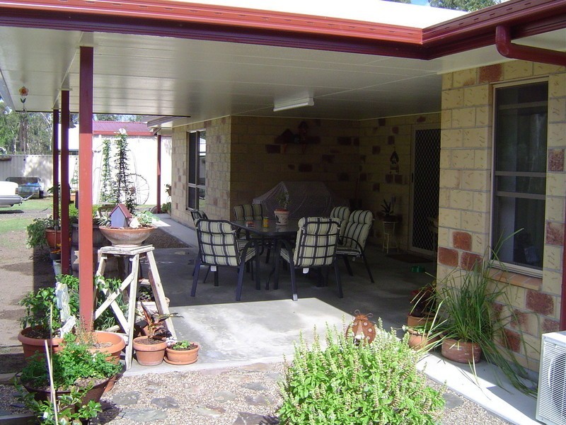 8 Whites Road, Childers QLD 4660