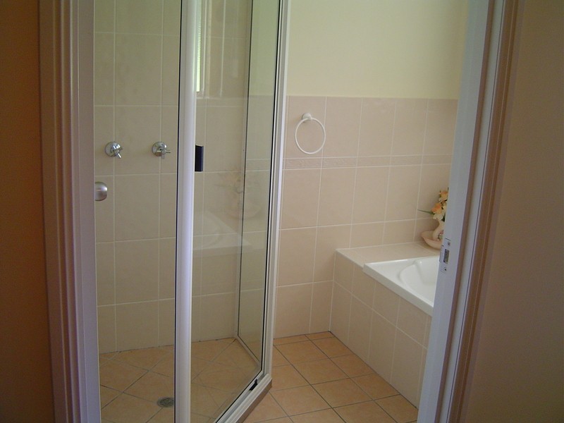 8 Whites Road, Childers QLD 4660