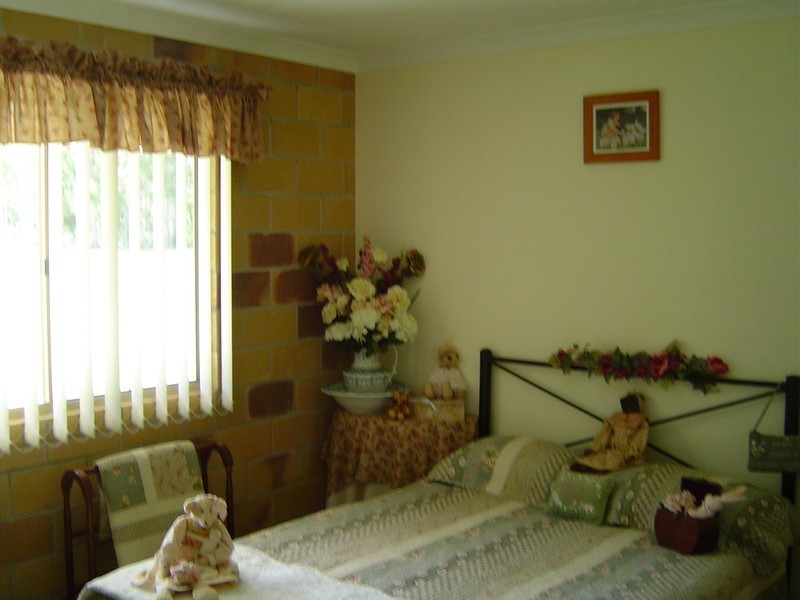 8 Whites Road, Childers QLD 4660