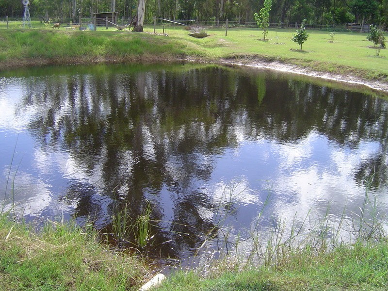 8 Whites Road, Childers QLD 4660