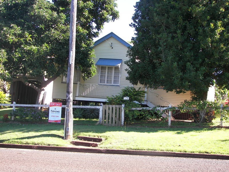 2 Queen Street, Childers QLD 4660
