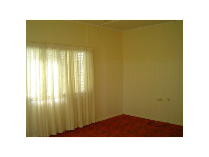 25 West Street, Childers QLD 4660