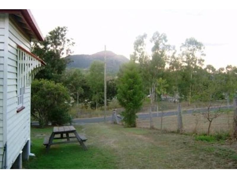 8 Roberts Street, Mount Perry QLD 4671