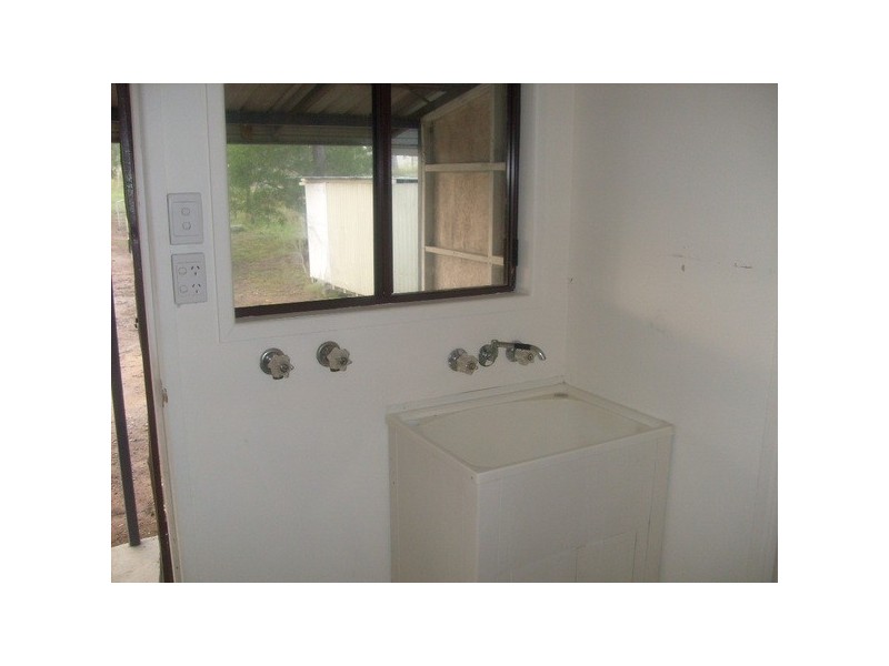 28 Queen Street, Dallarnil QLD 4621