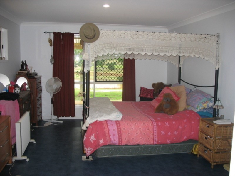 18 Huxley Road, Childers QLD 4660