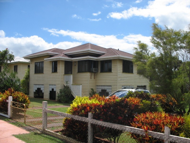 25 West Street, Childers QLD 4660
