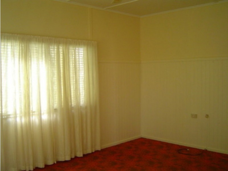 25 West Street, Childers QLD 4660