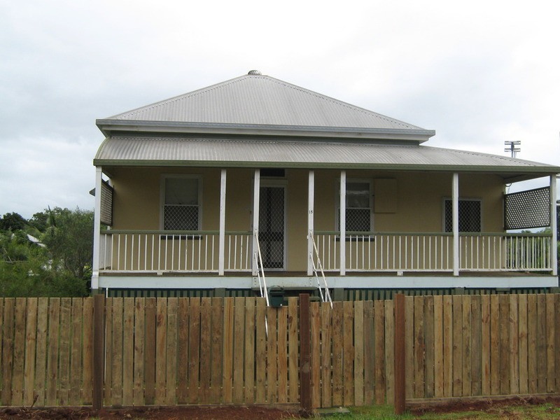 15 Hinkler Street, Childers QLD 4660