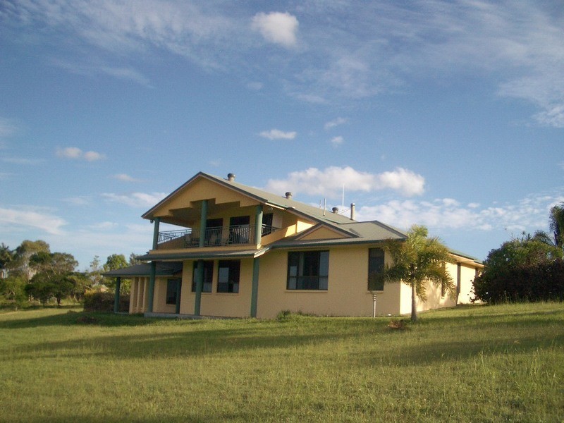 2 Green Valley Court, Childers QLD 4660