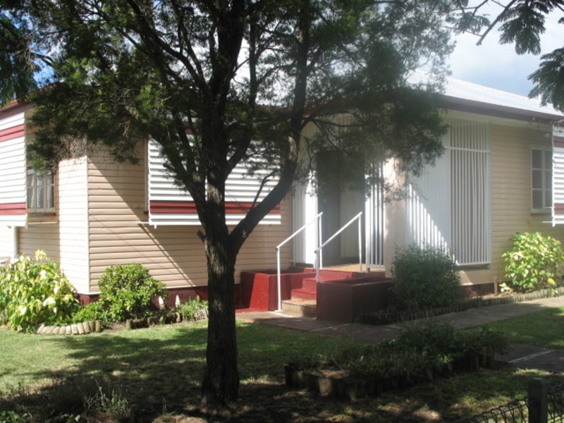 8 May Street, Gin Gin QLD 4671