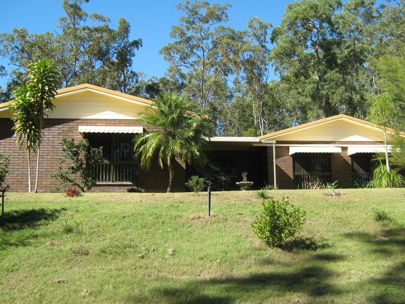 213 Rainbows Road, Childers QLD 4660