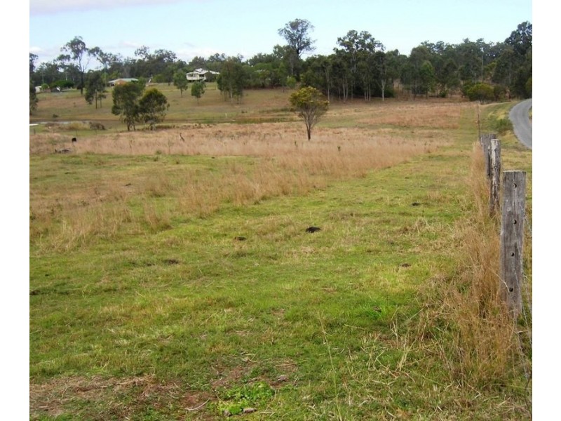 33 Lakeview Drive, Childers QLD 4660