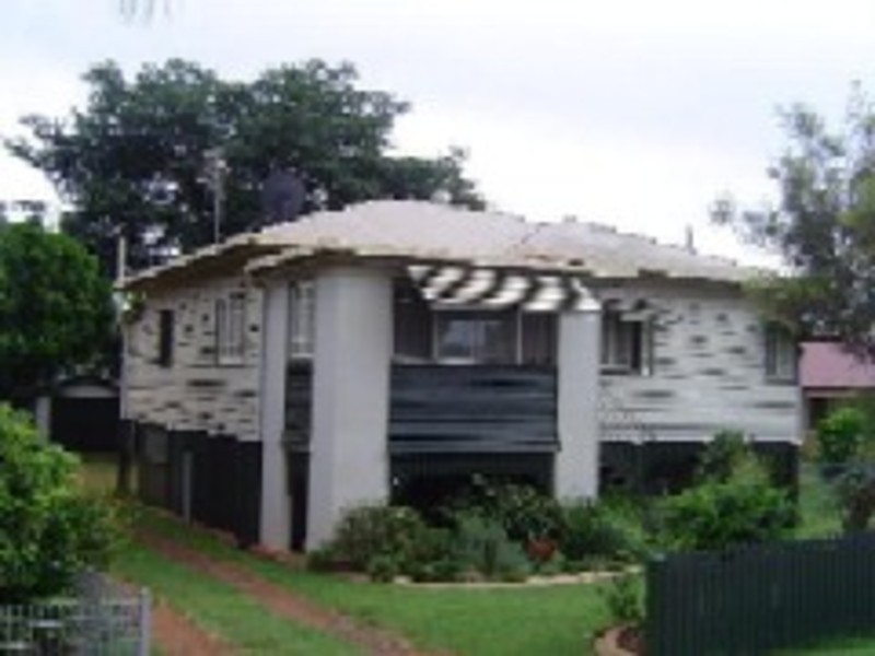 17 West Street, Childers QLD 4660