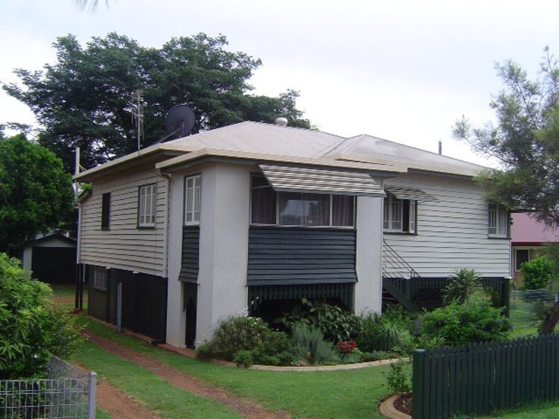 17 West Street, Childers QLD 4660