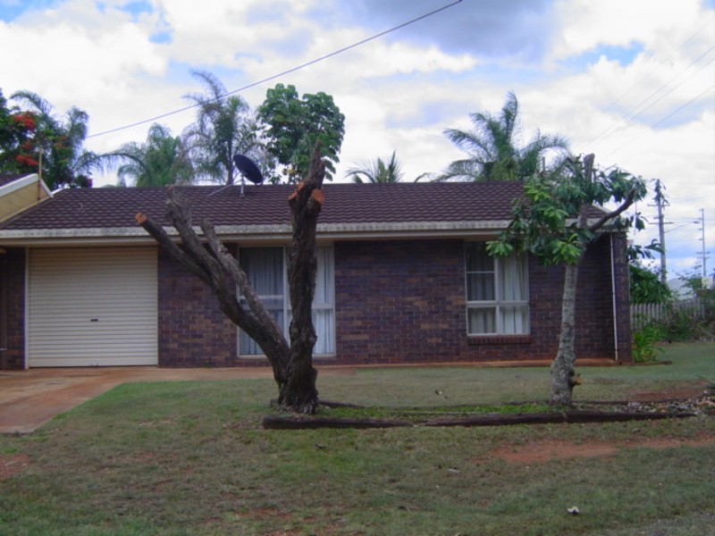 1/2 Churchill Street, Childers QLD 4660