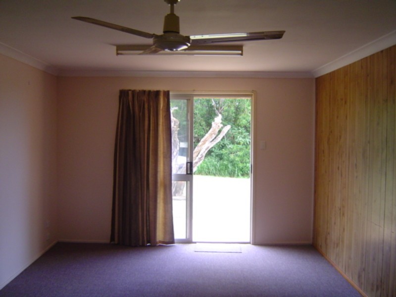 1/2 Churchill Street, Childers QLD 4660