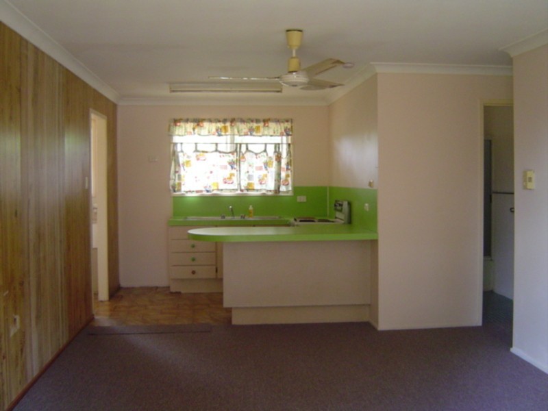 1/2 Churchill Street, Childers QLD 4660