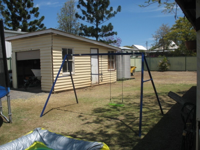 20 Frederick Street, Biggenden QLD 4621