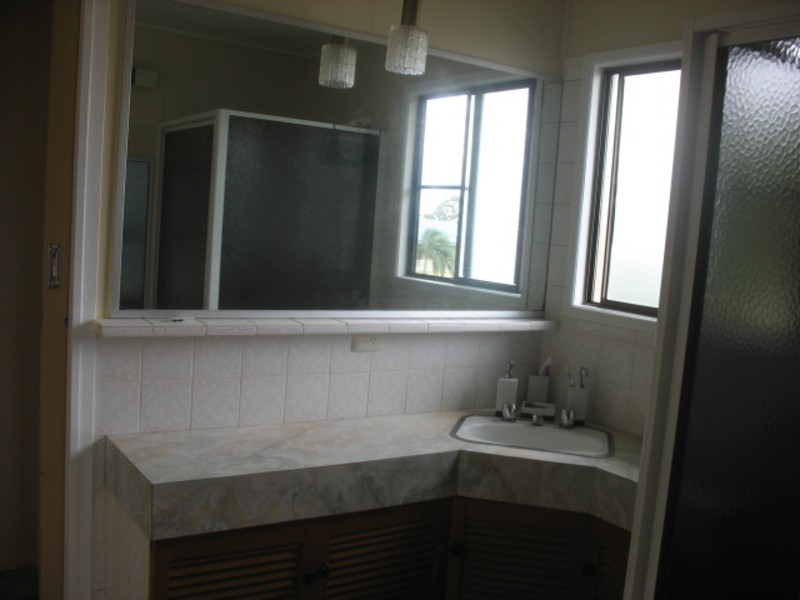 2 Hinkler Street, Childers QLD 4660