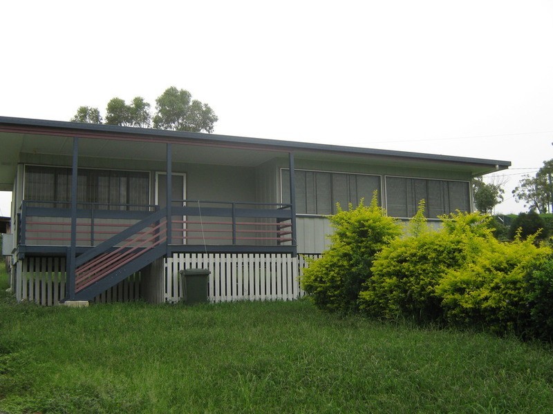 17 Queen Street, Dallarnil QLD 4621