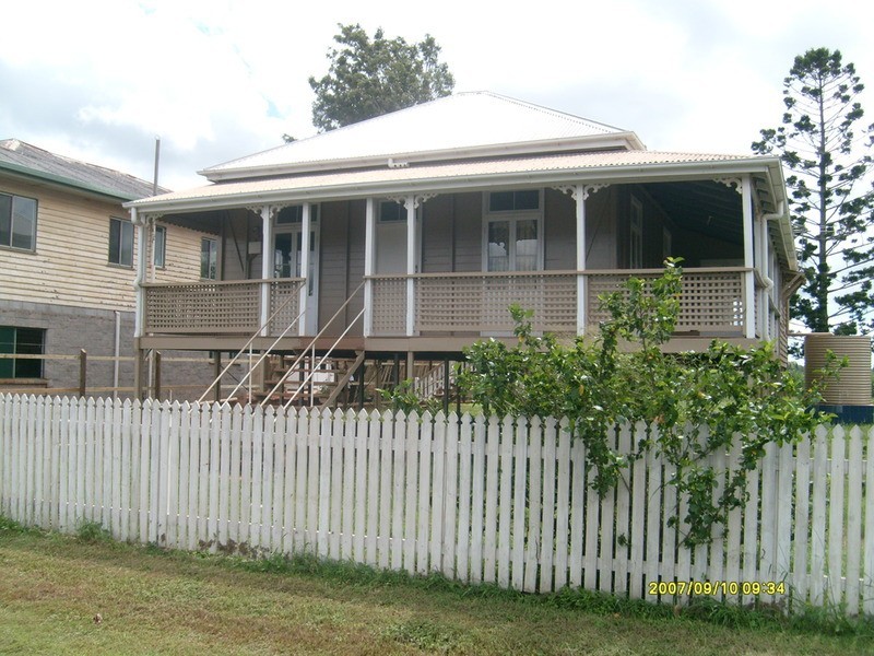 25  Churchill Street, Childers QLD 4660